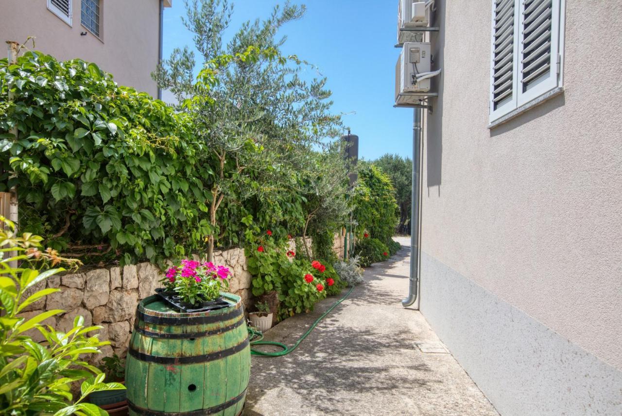Apartments By The Sea Zaboric, Sibenik - 469 Exterior foto